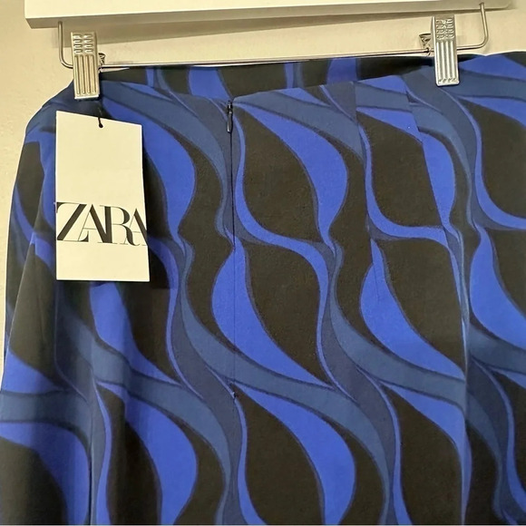Zara Black and Blue Printed Gathered Midi Skirt with Side Slit Size XL NWT - Picture 6 of 10
